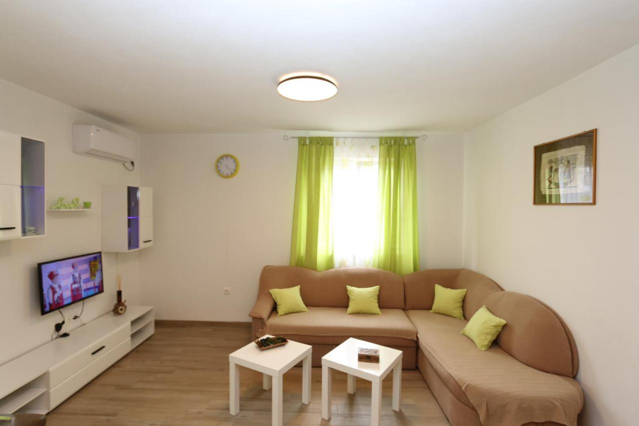 Apartments Mirjana 실로 외부 사진